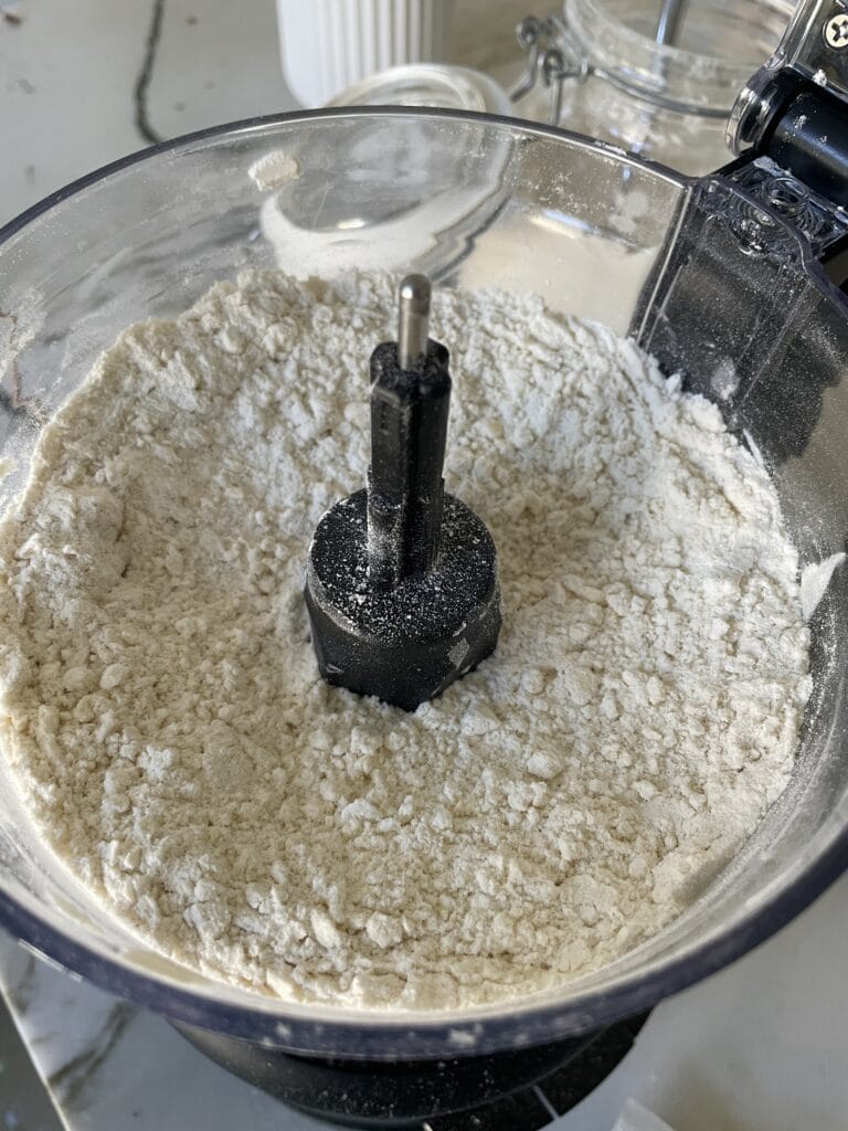 opskift på nem tærtedej i foodprocessor
