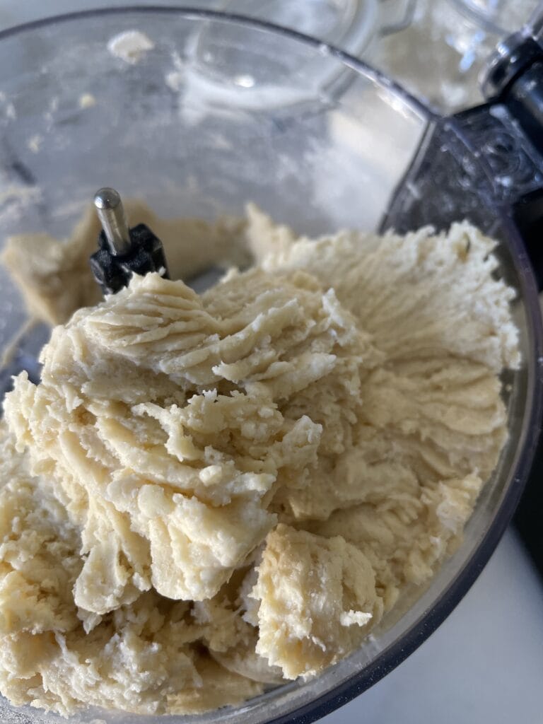 opskift på nem tærtedej i foodprocessor