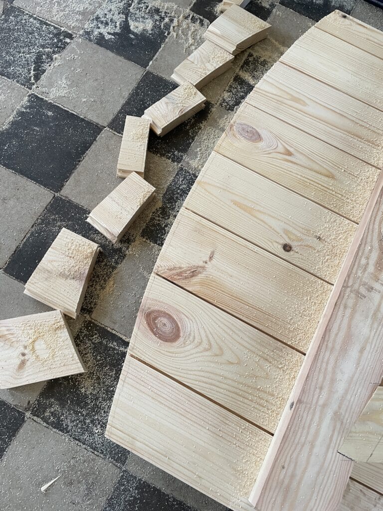 Savning af bue til buet staldør