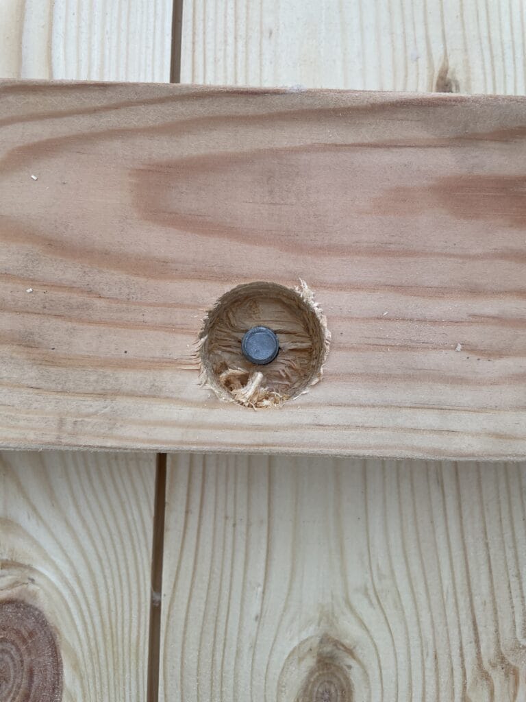 Udfræsning til bolte i træværk for skjulte samlinger